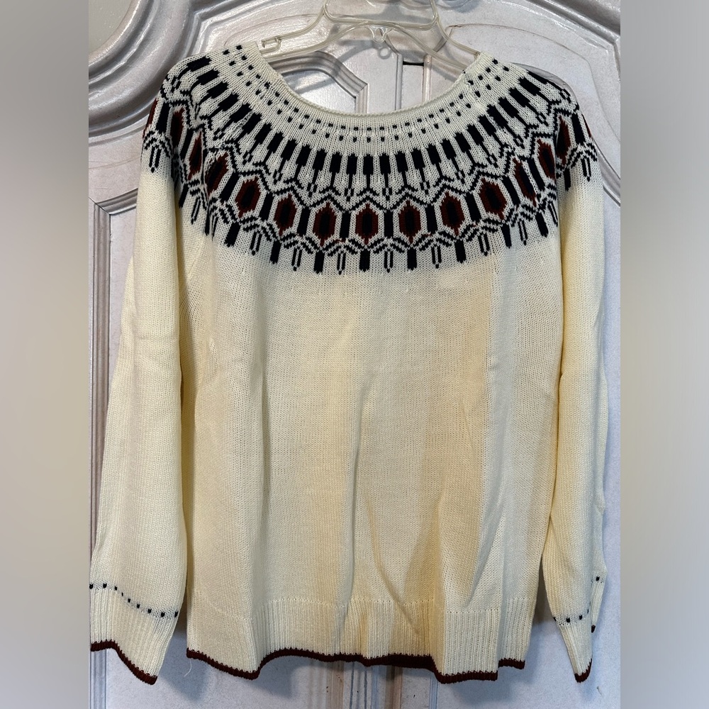 Lightweight sweater, size L. Brand unknown.